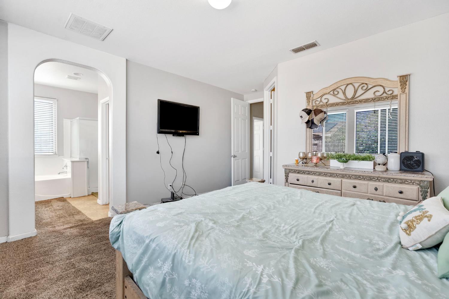 5257 E Byrd Ave, Fresno, CA 93725