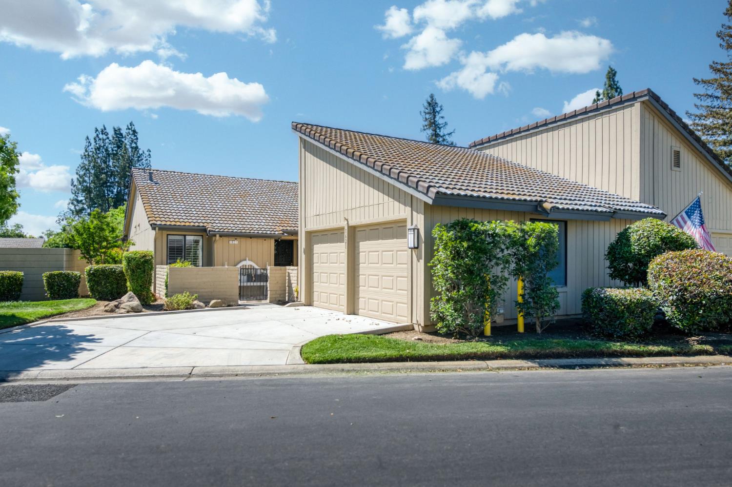 1621 Tollhouse Ln, Clovis, CA 93611