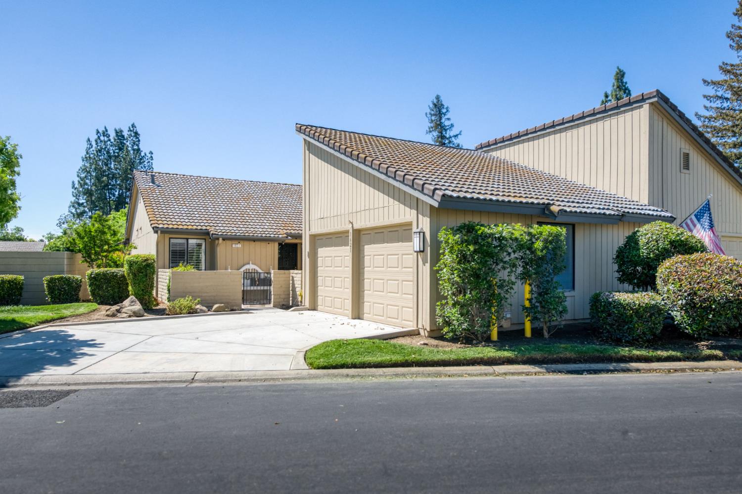 1621 Tollhouse Ln, Clovis, CA 93611