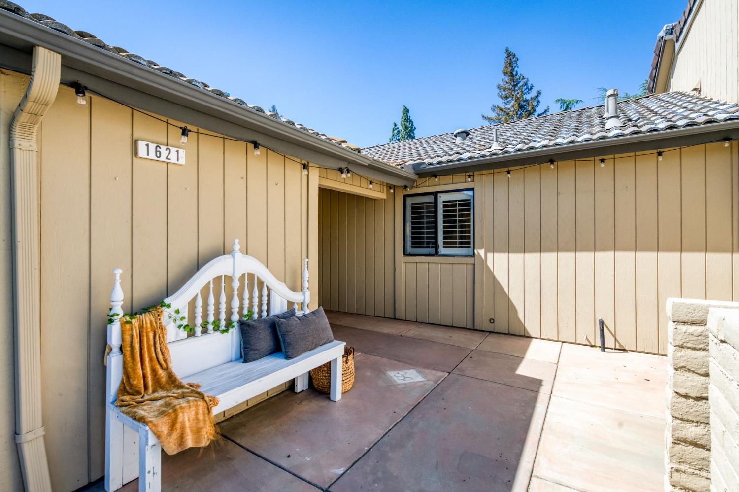 1621 Tollhouse Ln, Clovis, CA 93611