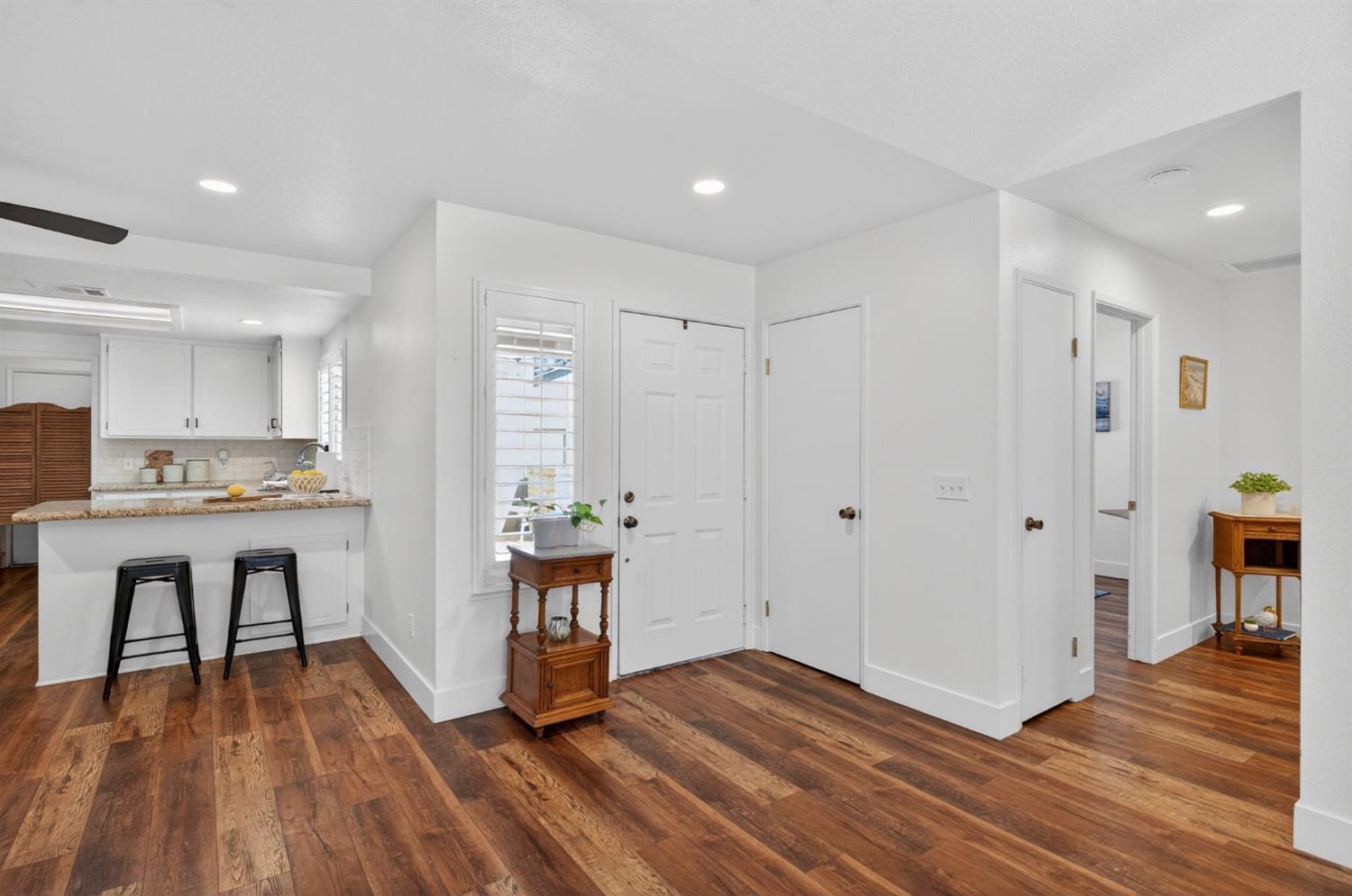 1621 Tollhouse Ln, Clovis, CA 93611