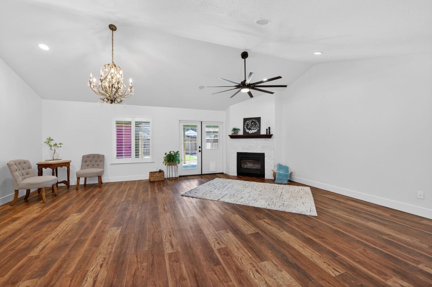 1621 Tollhouse Ln, Clovis, CA 93611