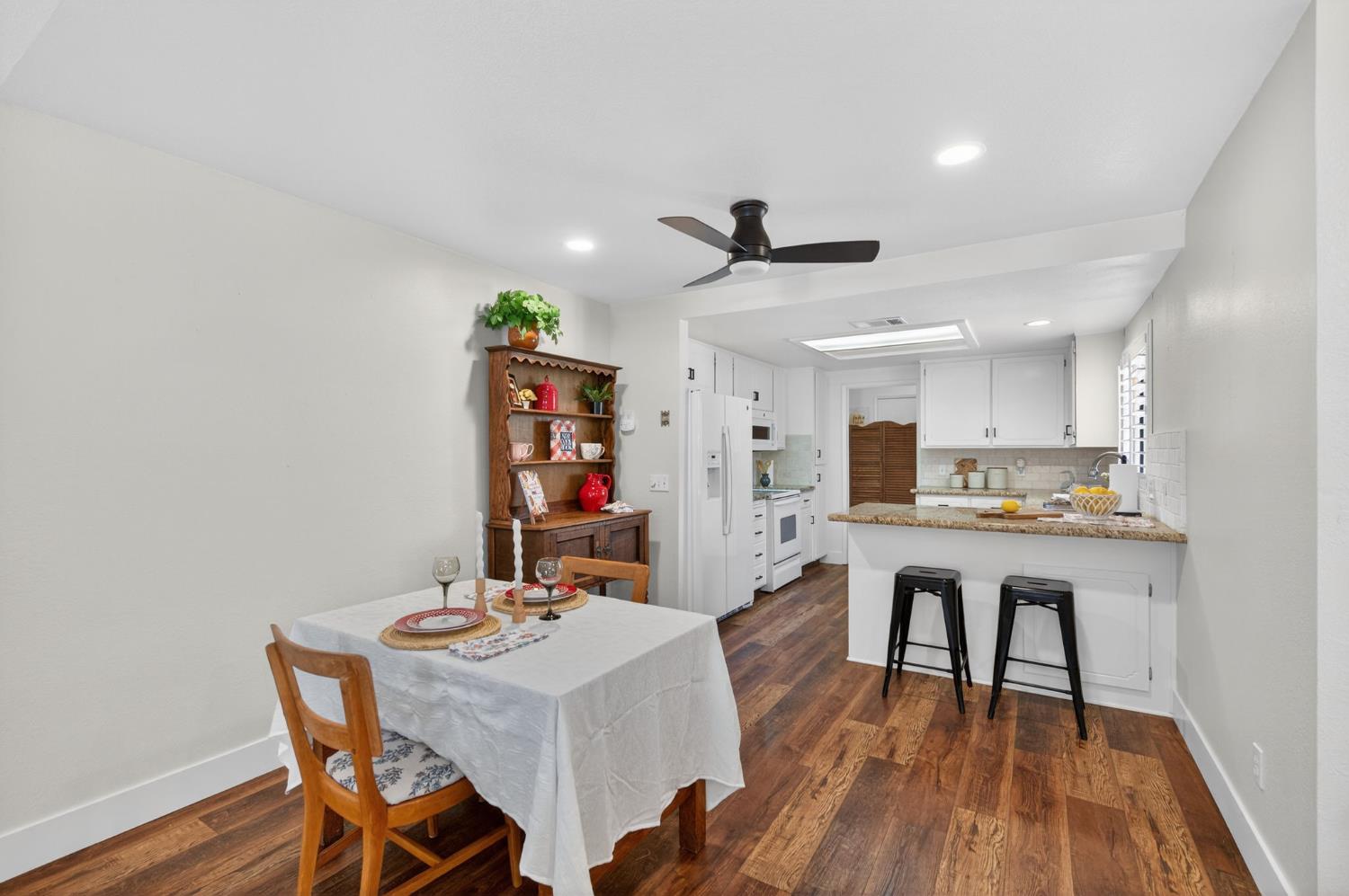 1621 Tollhouse Ln, Clovis, CA 93611