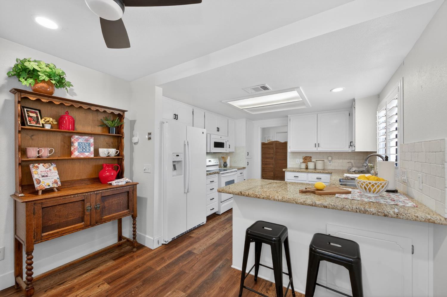 1621 Tollhouse Ln, Clovis, CA 93611