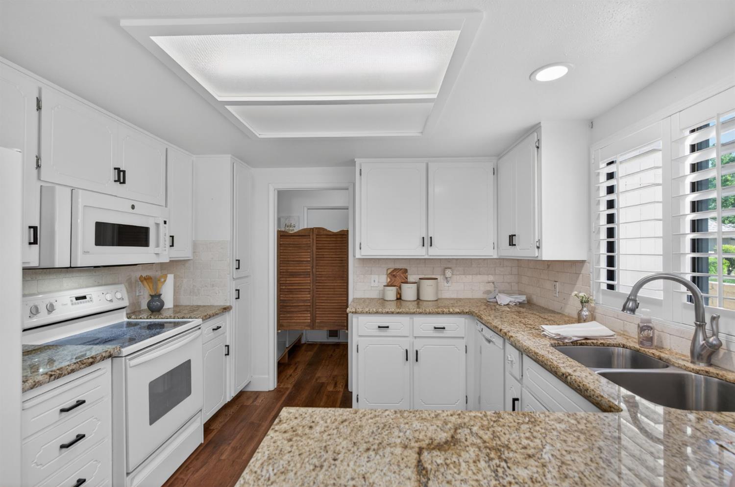 1621 Tollhouse Ln, Clovis, CA 93611