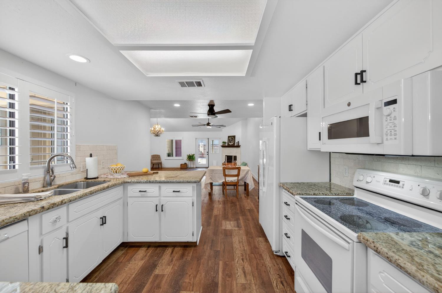 1621 Tollhouse Ln, Clovis, CA 93611