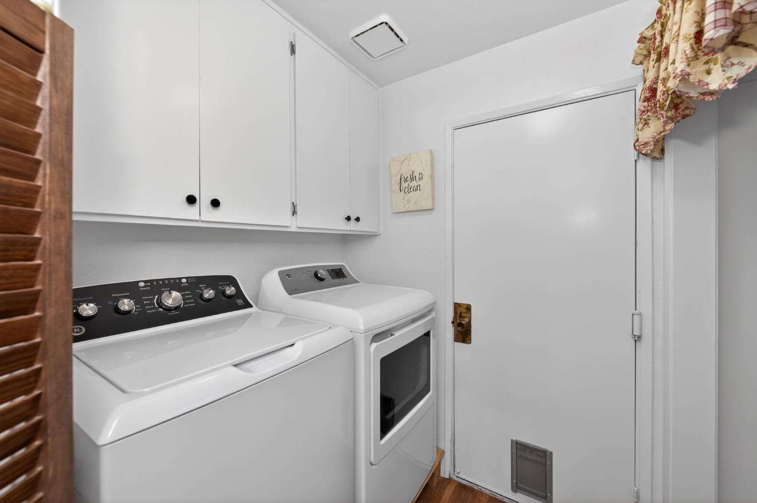 1621 Tollhouse Ln, Clovis, CA 93611