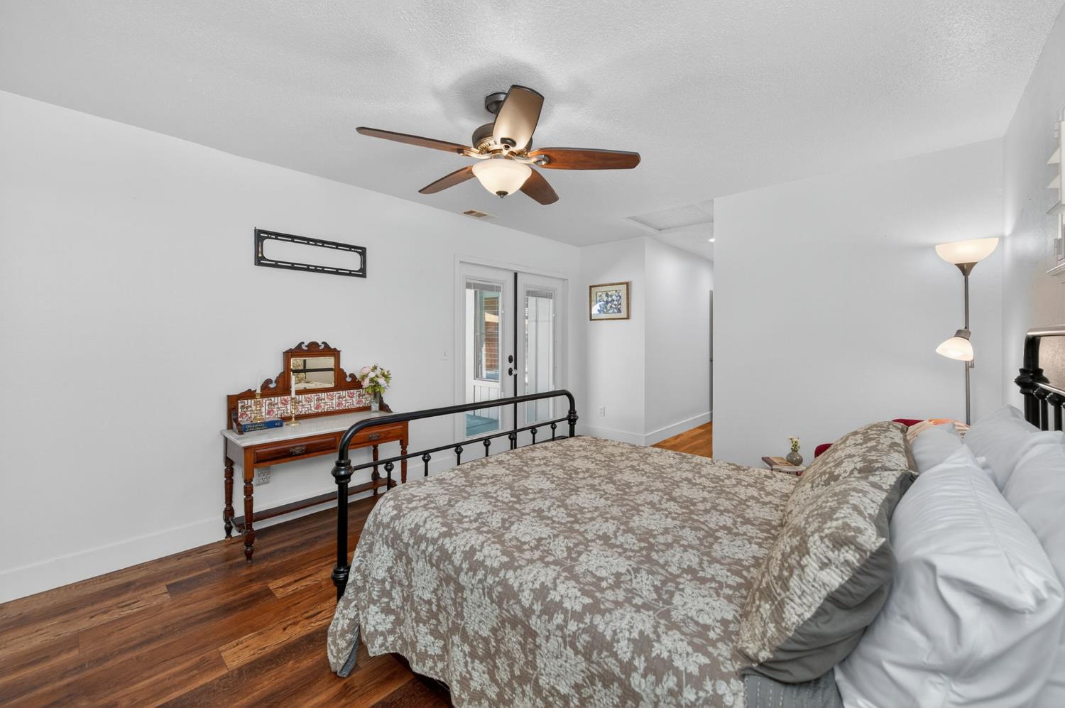 1621 Tollhouse Ln, Clovis, CA 93611