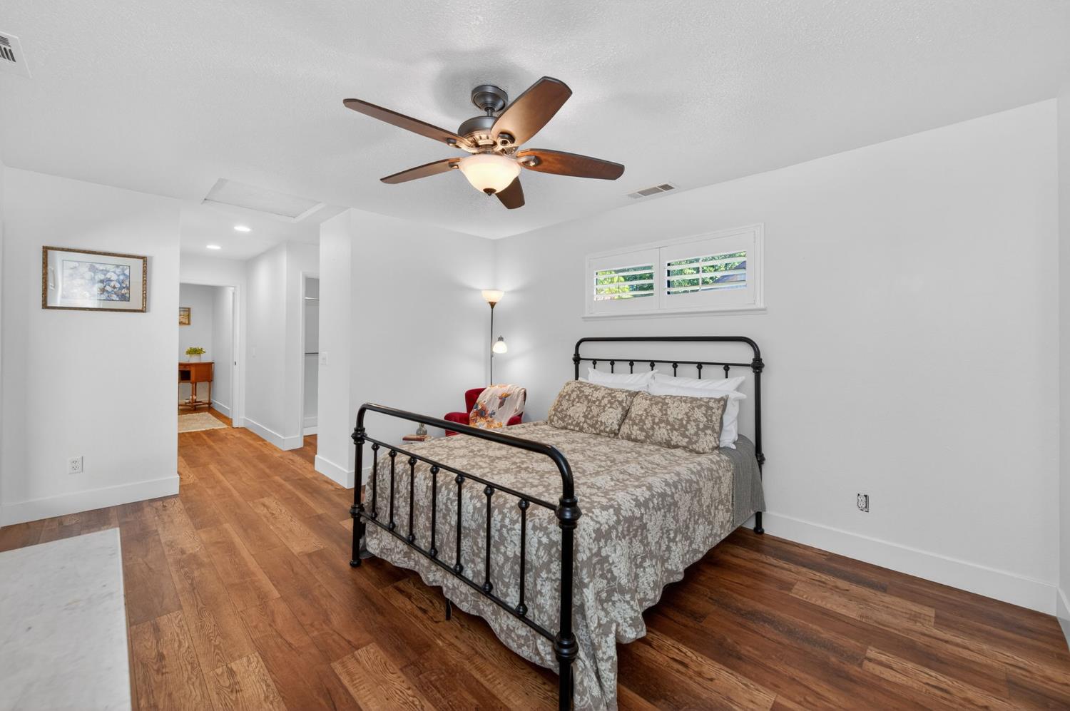 1621 Tollhouse Ln, Clovis, CA 93611