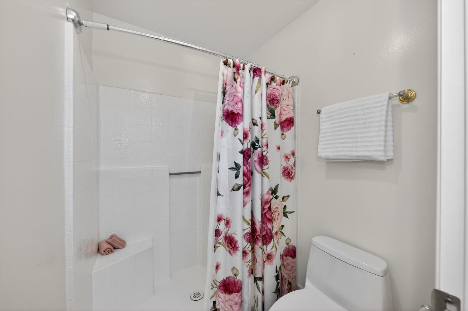 1621 Tollhouse Ln, Clovis, CA 93611