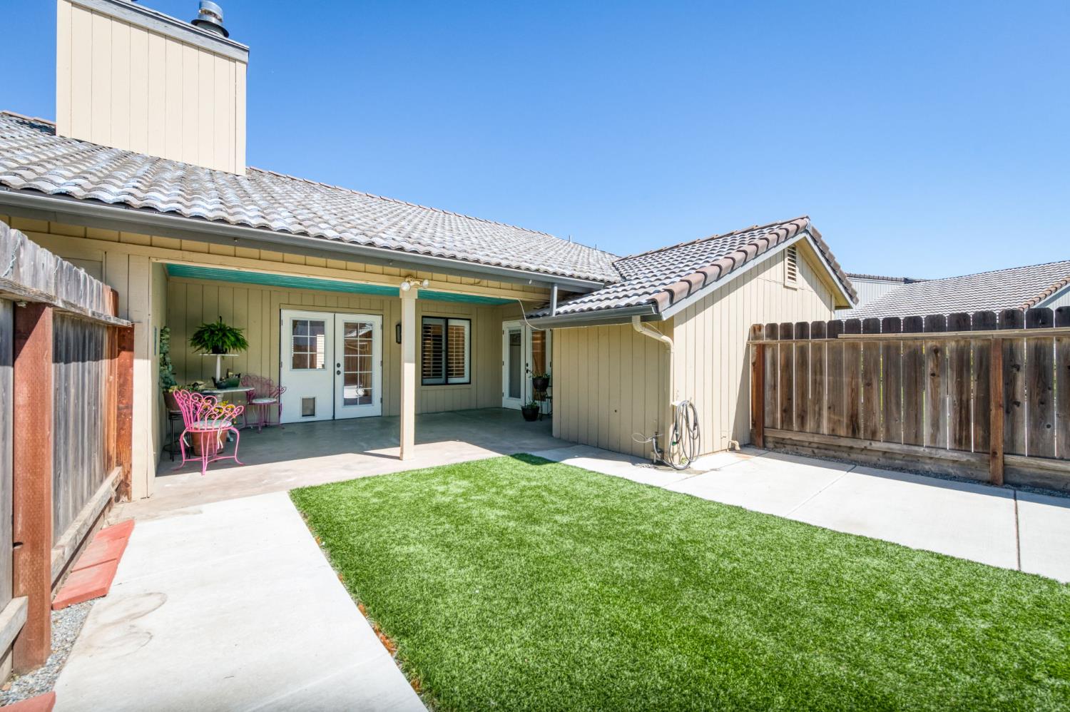 1621 Tollhouse Ln, Clovis, CA 93611