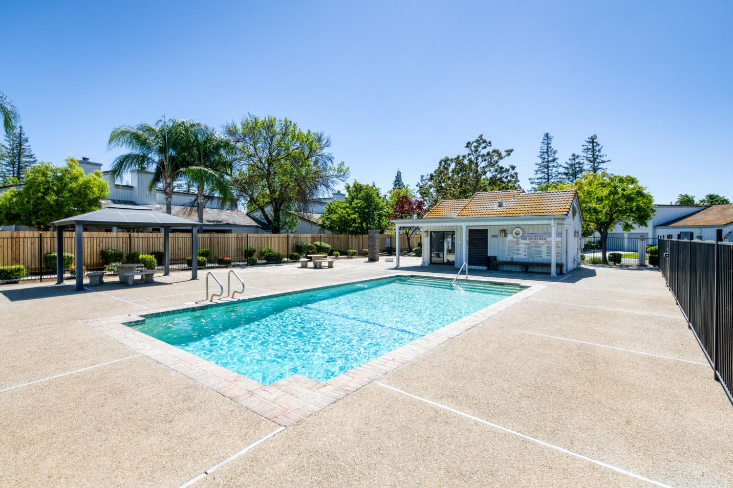 1621 Tollhouse Ln, Clovis, CA 93611