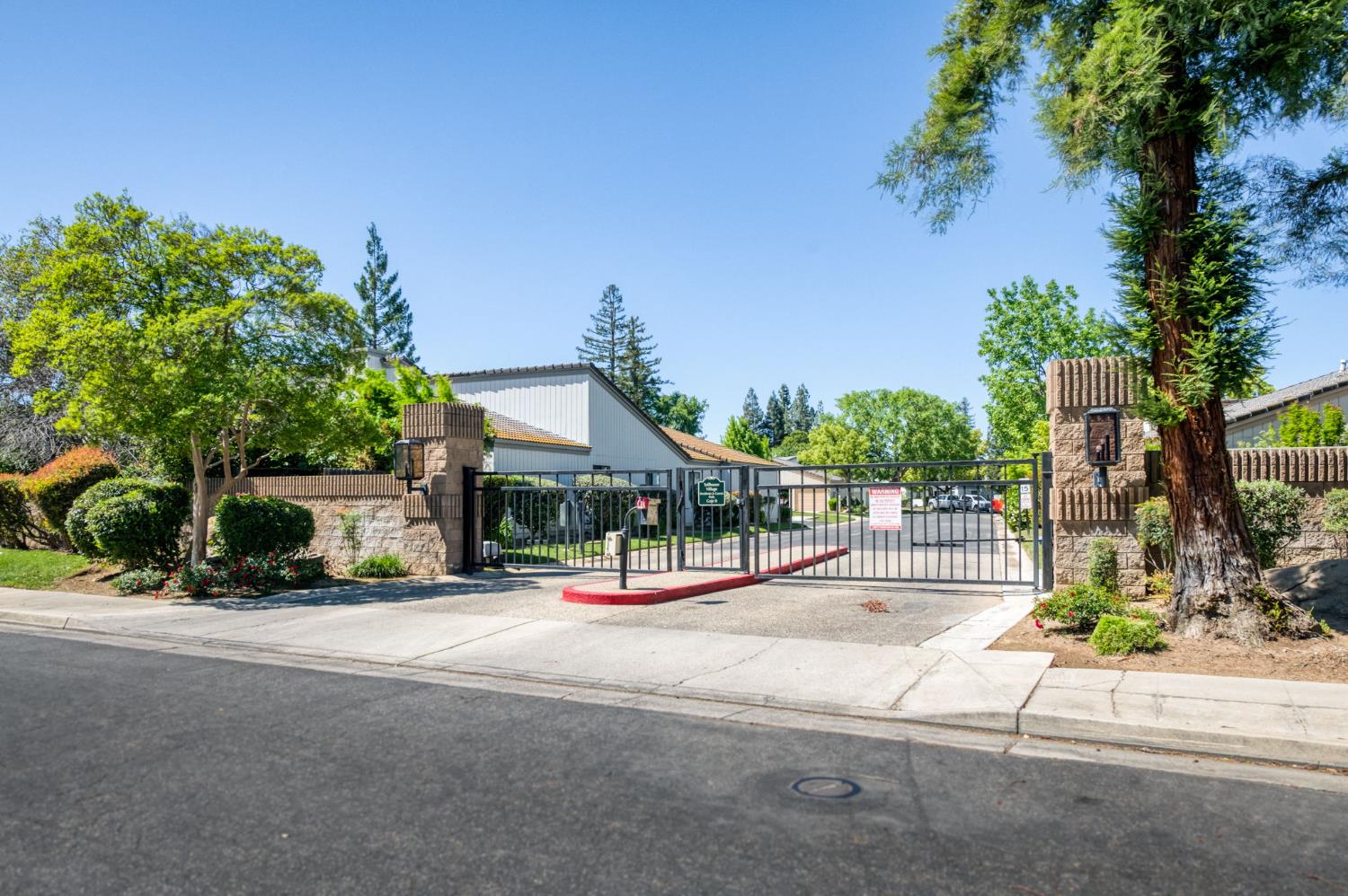1621 Tollhouse Ln, Clovis, CA 93611