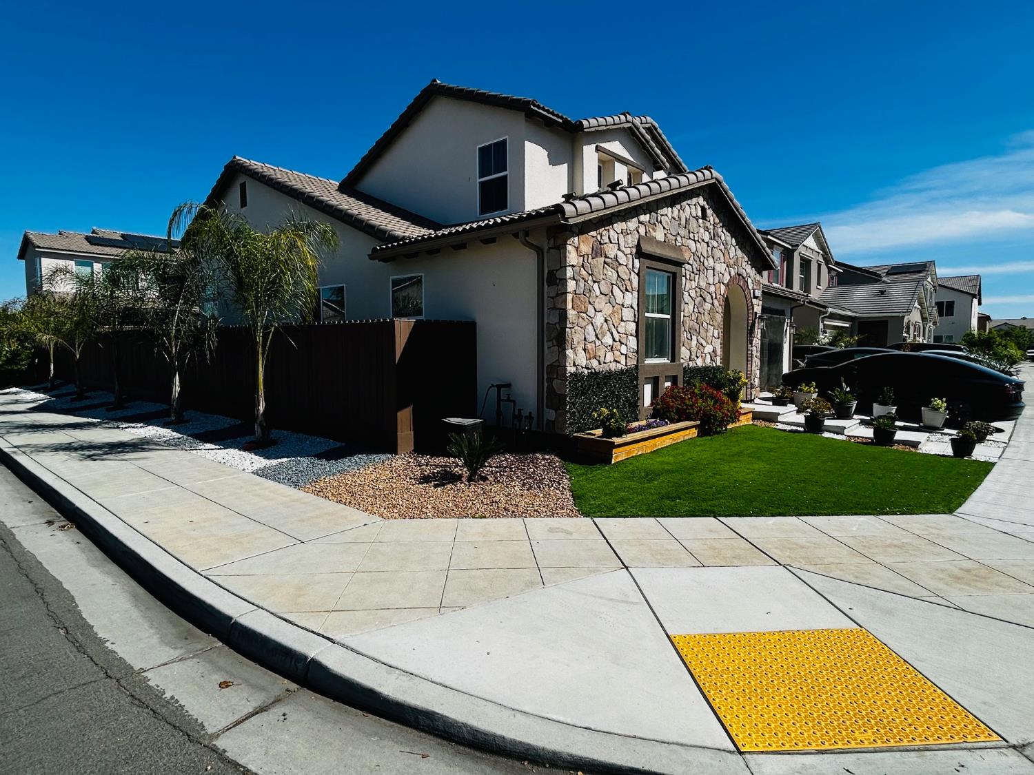 4382 N Casey Ave, Fresno, CA 93723