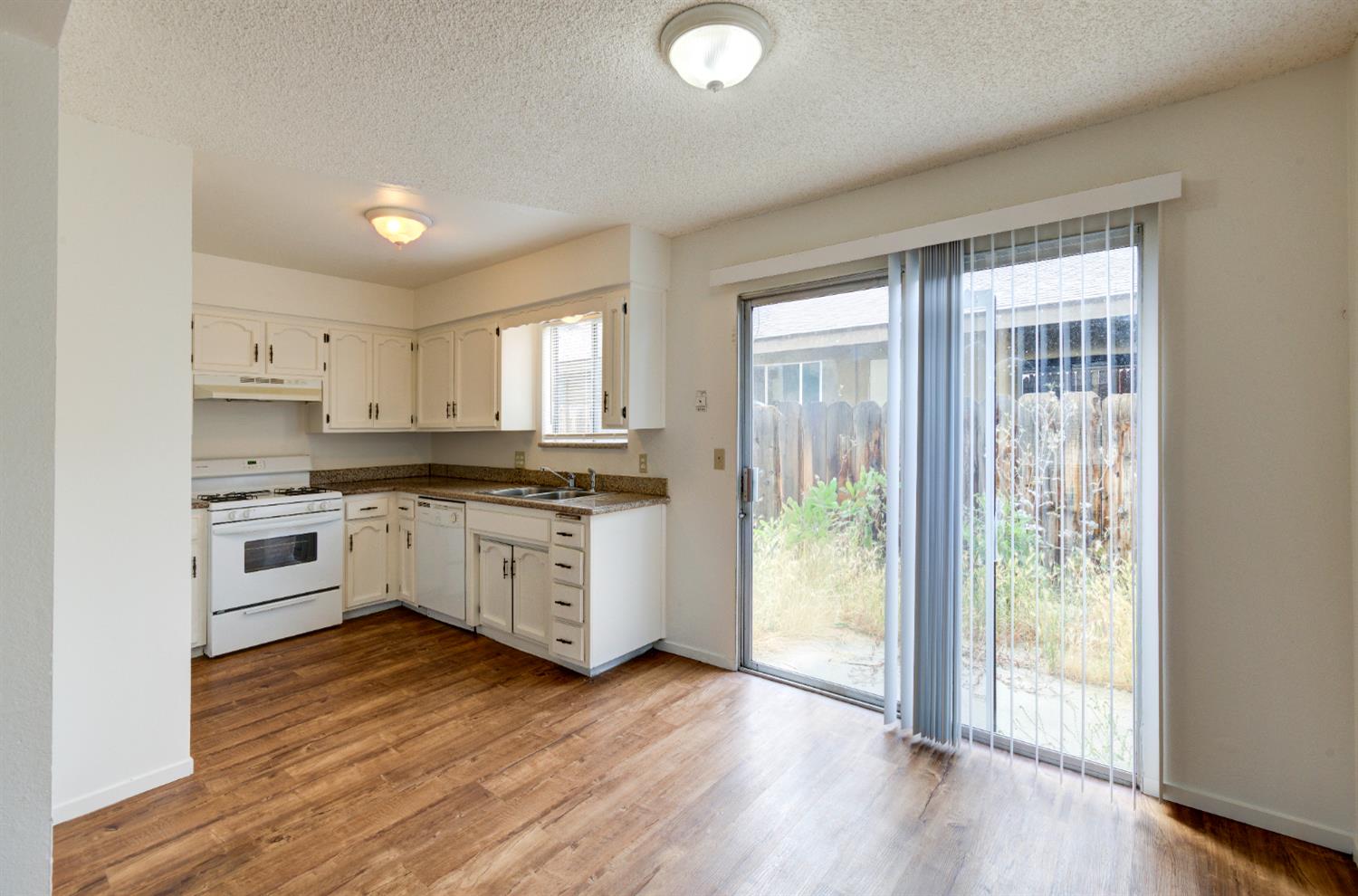 2432 S Sallee, Visalia, CA 93277