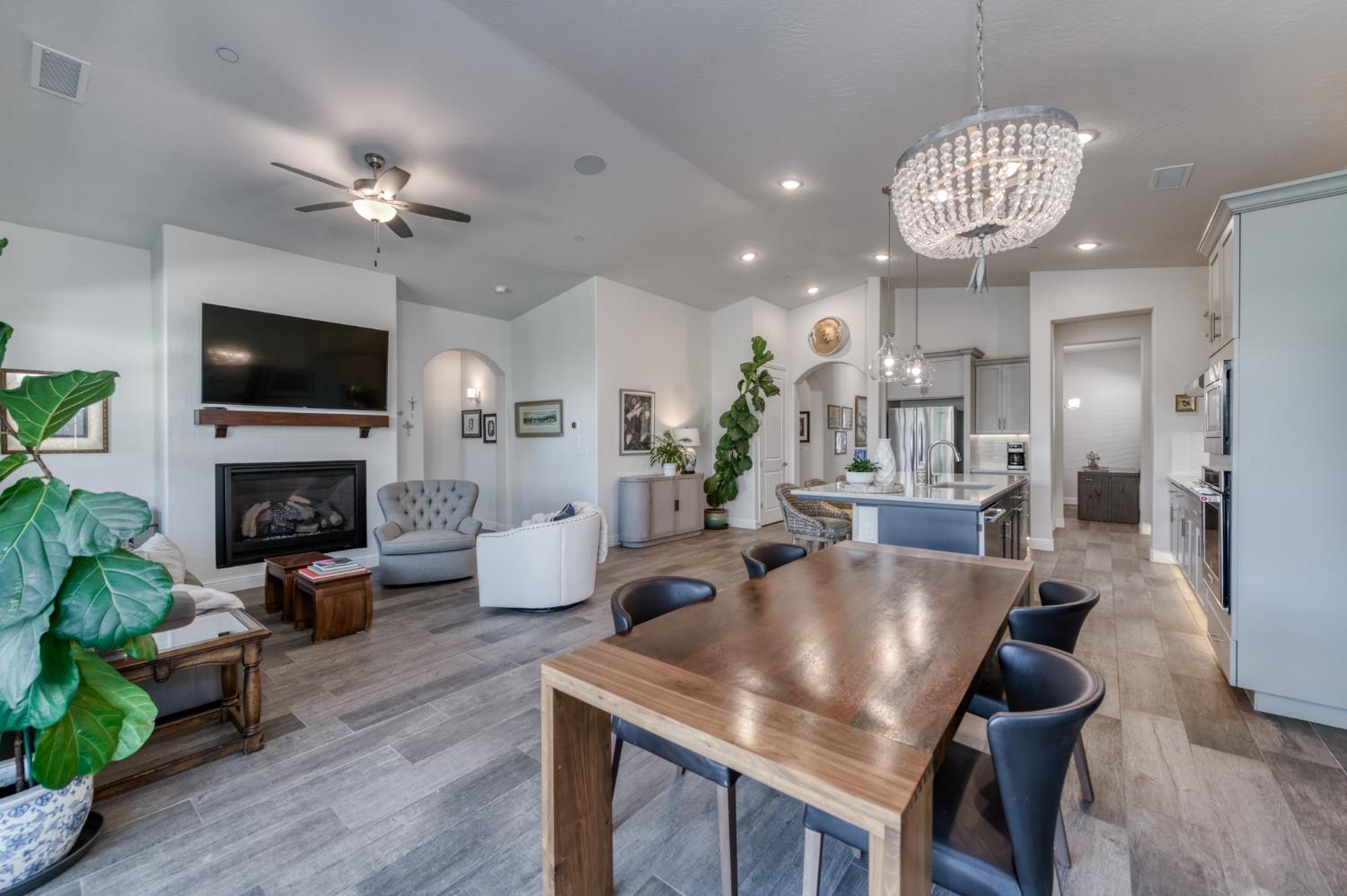 2723 Vermont Ave, Clovis, CA 93619