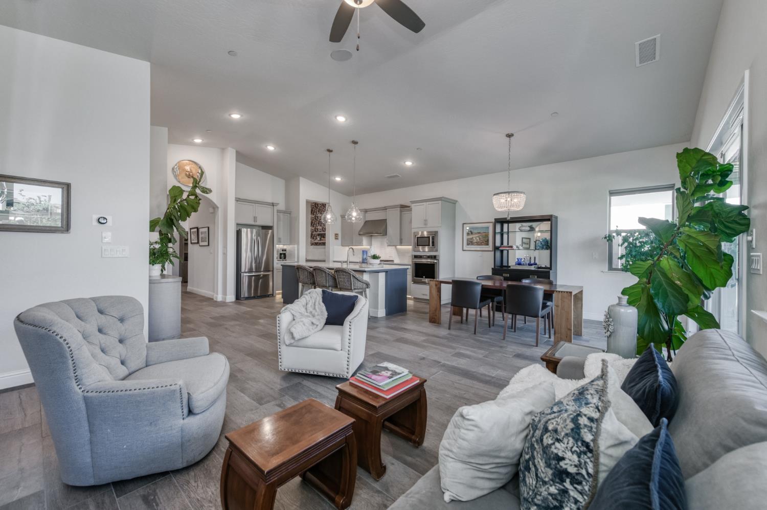 2723 Vermont Ave, Clovis, CA 93619