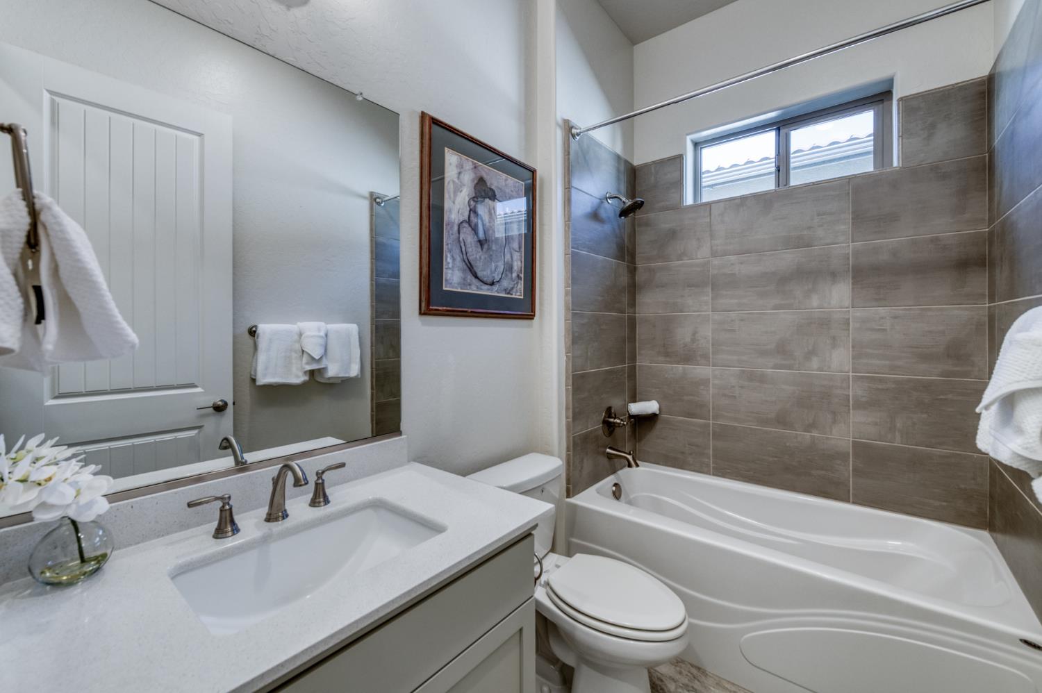 2723 Vermont Ave, Clovis, CA 93619