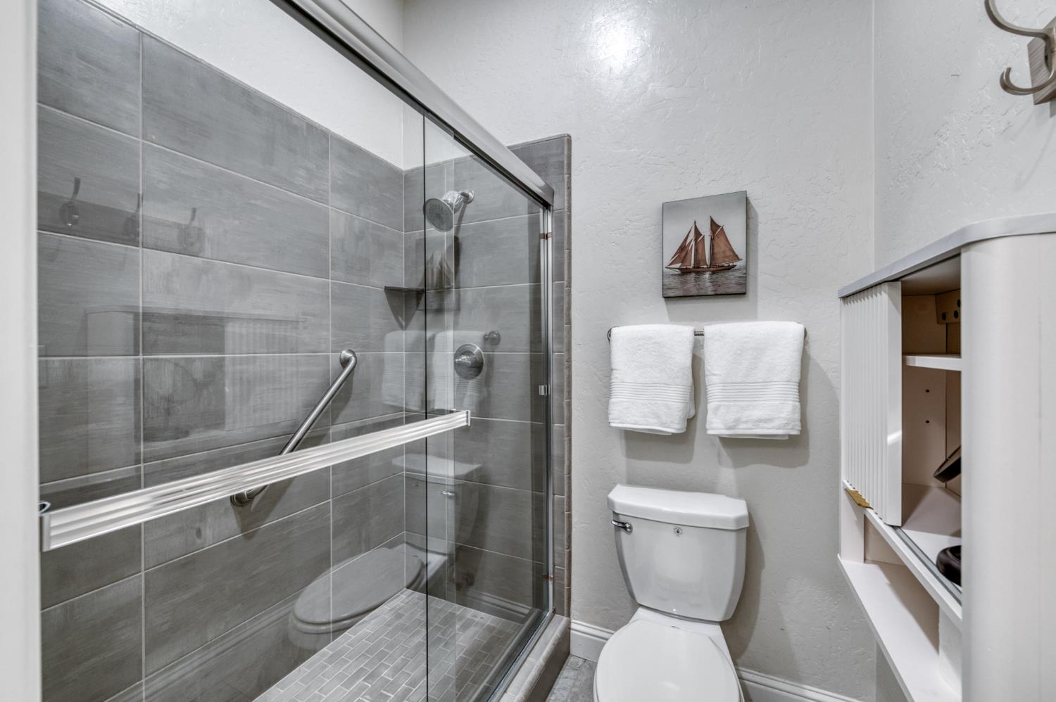 2723 Vermont Ave, Clovis, CA 93619