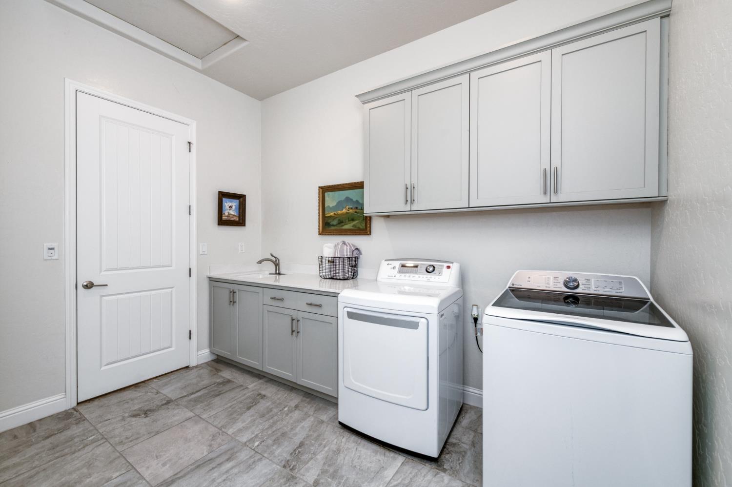 2723 Vermont Ave, Clovis, CA 93619