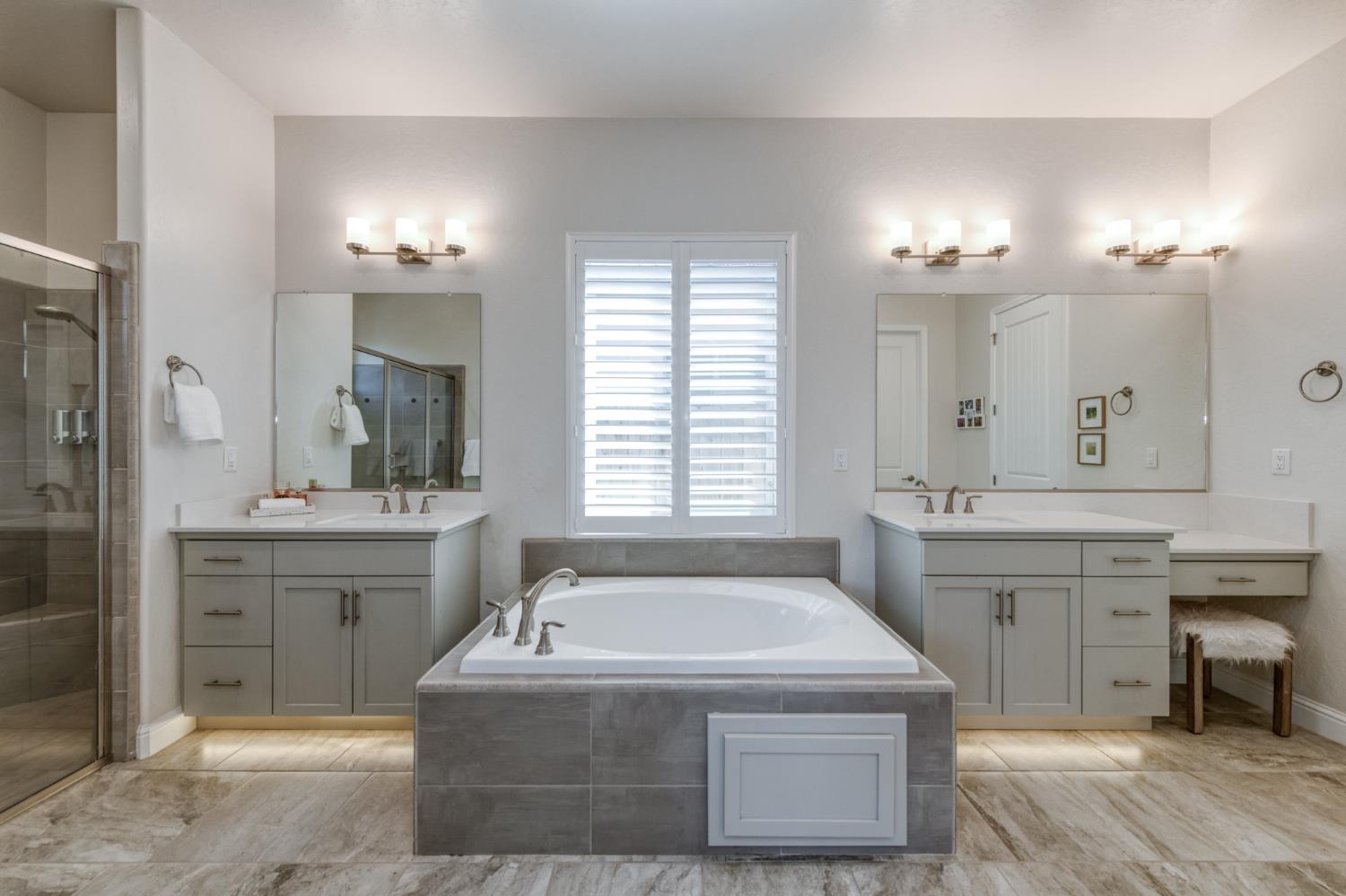 2723 Vermont Ave, Clovis, CA 93619