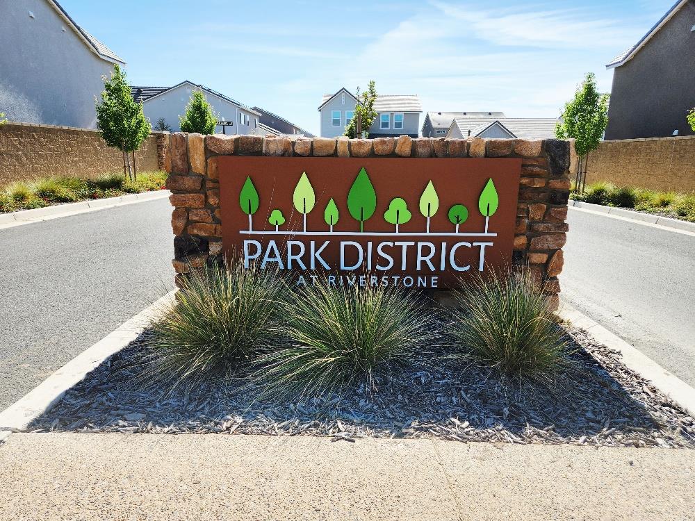 902 Atlantica Dr S, Madera, CA 93636