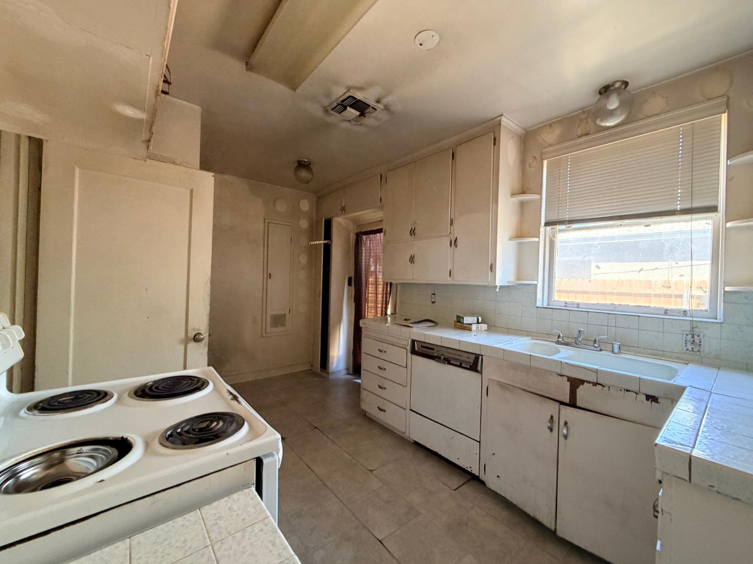 544 W Vassar Ave, Fresno, CA 93705