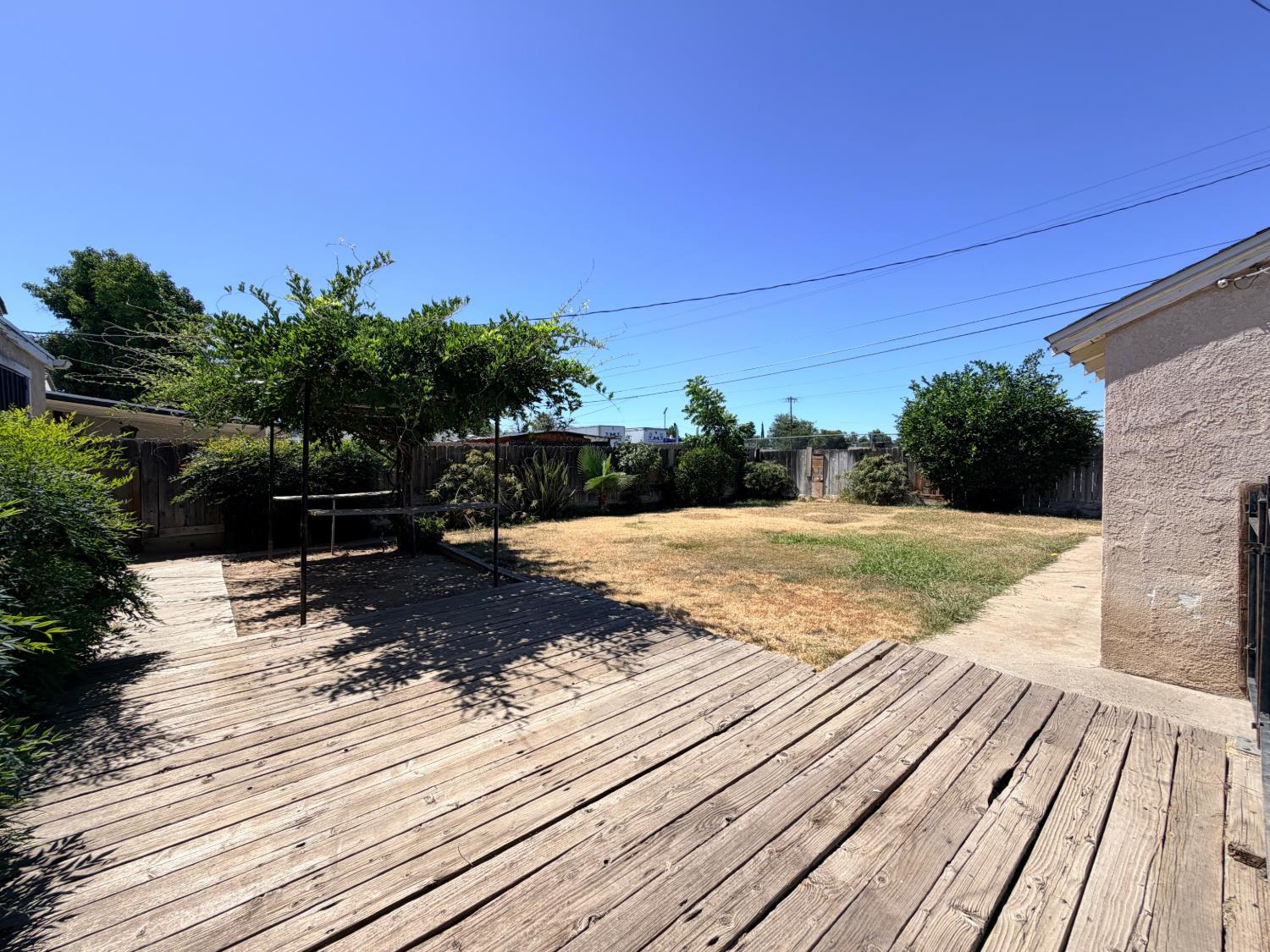 544 W Vassar Ave, Fresno, CA 93705