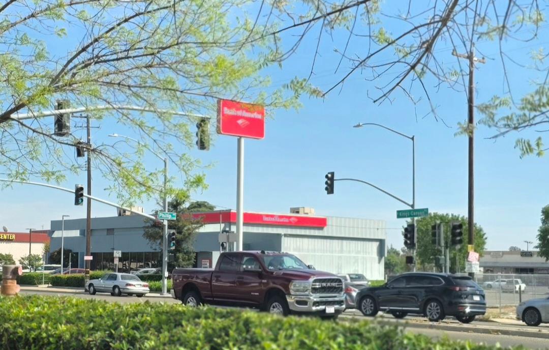 5708 E Kings Canyon Rd, Fresno, CA 93727