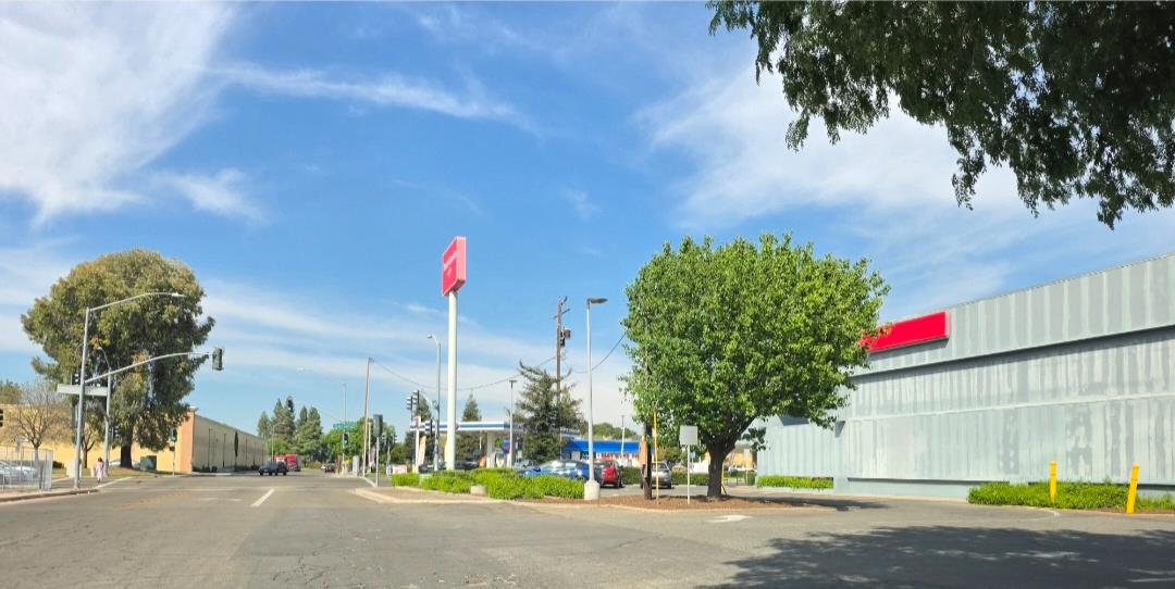 5708 E Kings Canyon Rd, Fresno, CA 93727