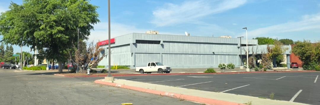 5708 E Kings Canyon Rd, Fresno, CA 93727