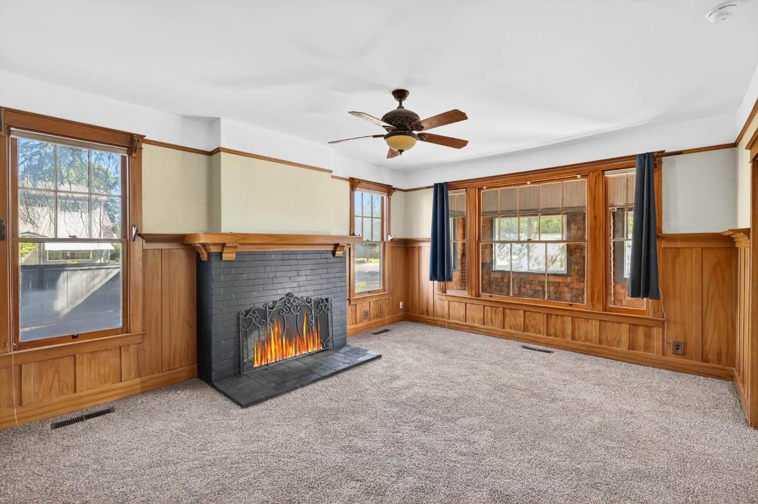 751 S 3rd St, Kerman, CA 93630