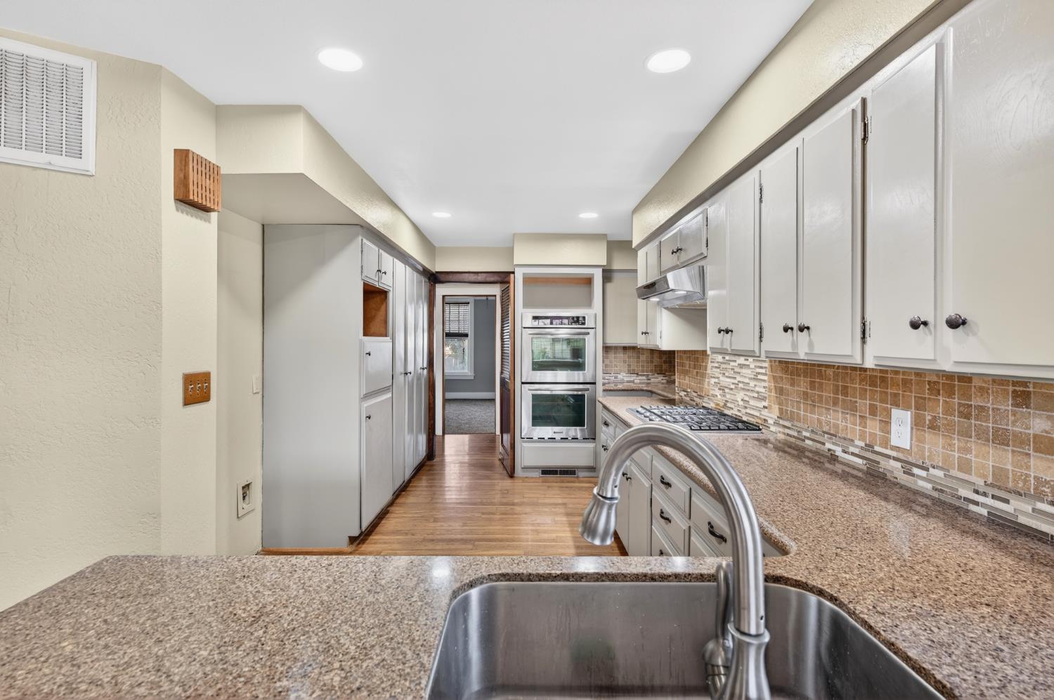 751 S 3rd St, Kerman, CA 93630