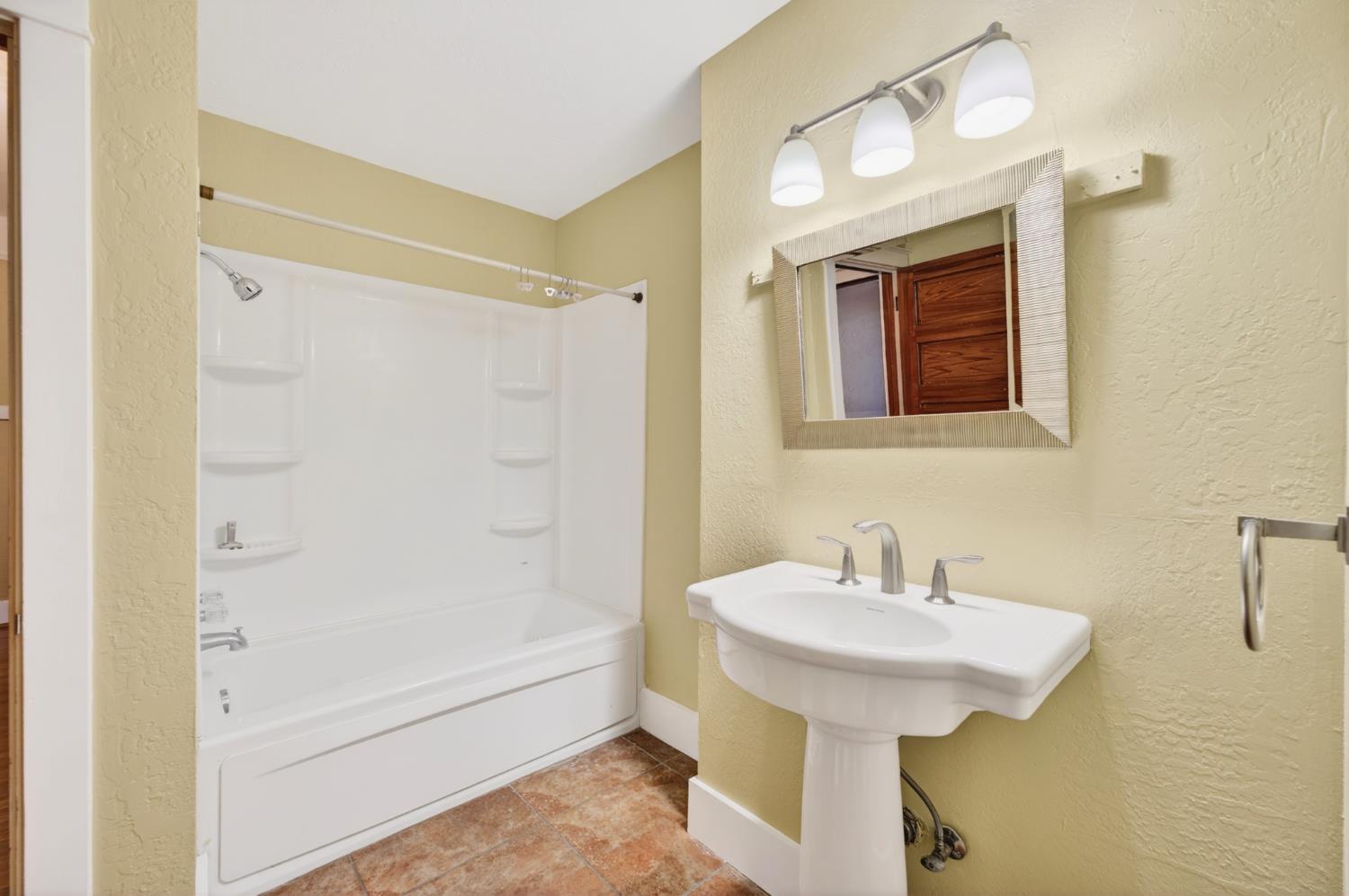 751 S 3rd St, Kerman, CA 93630