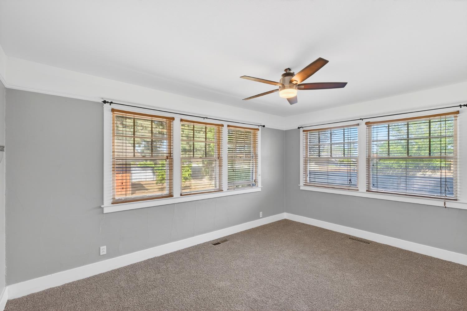 751 S 3rd St, Kerman, CA 93630