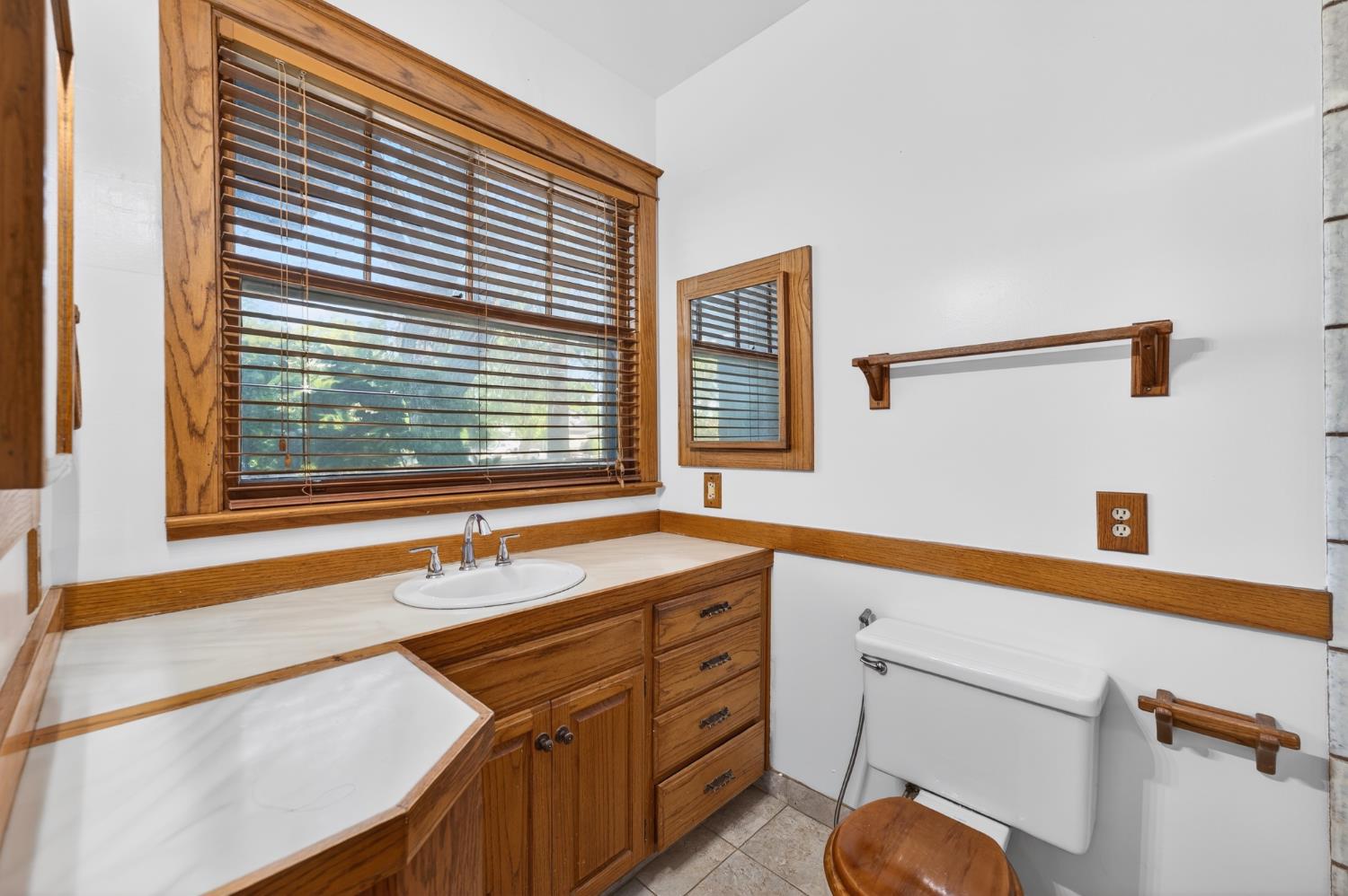 751 S 3rd St, Kerman, CA 93630