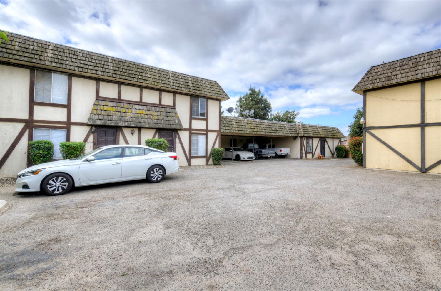 2440 S Sallee, Visalia, CA 93277