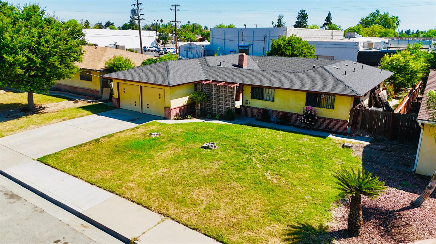 414 S 4th St, Kerman, CA 93630