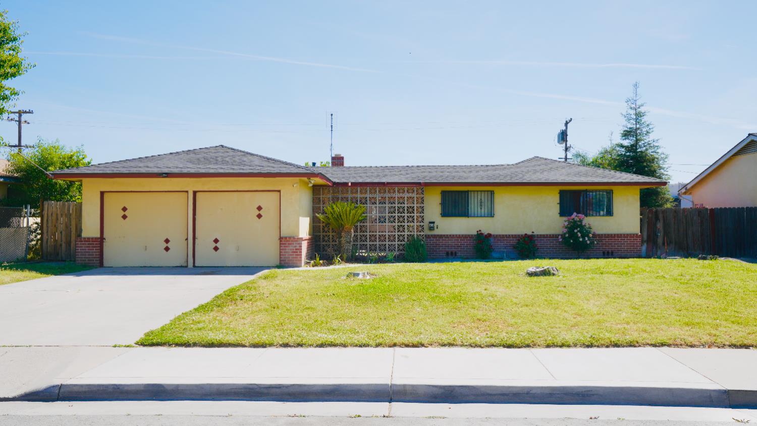 414 S 4th St, Kerman, CA 93630