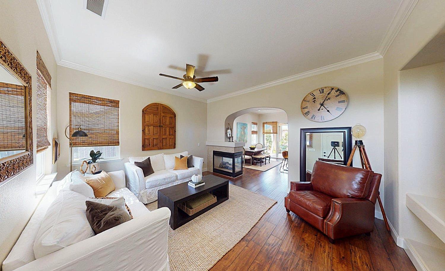 4207 Serena Ln, Clovis, CA 93619