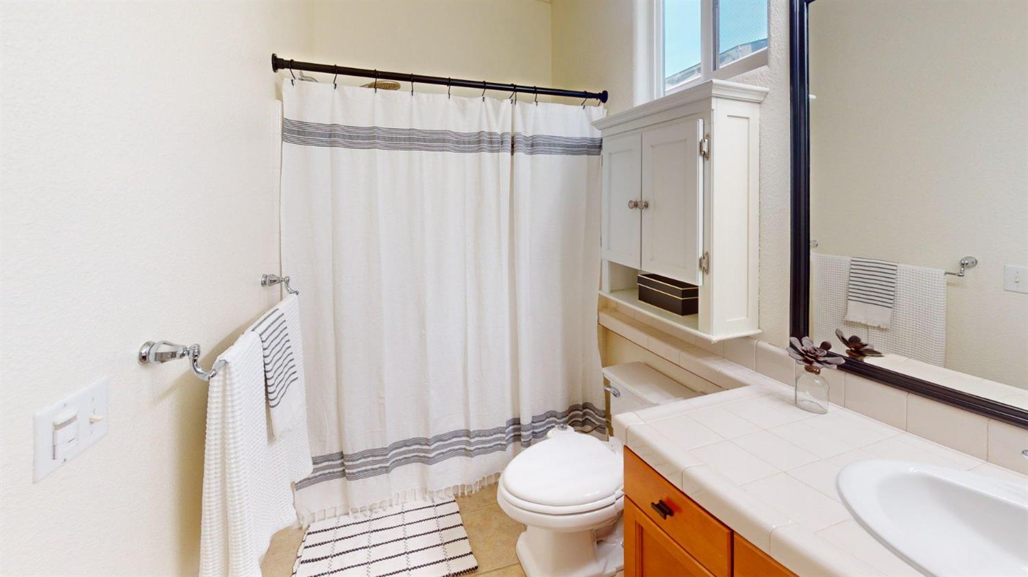 4207 Serena Ln, Clovis, CA 93619