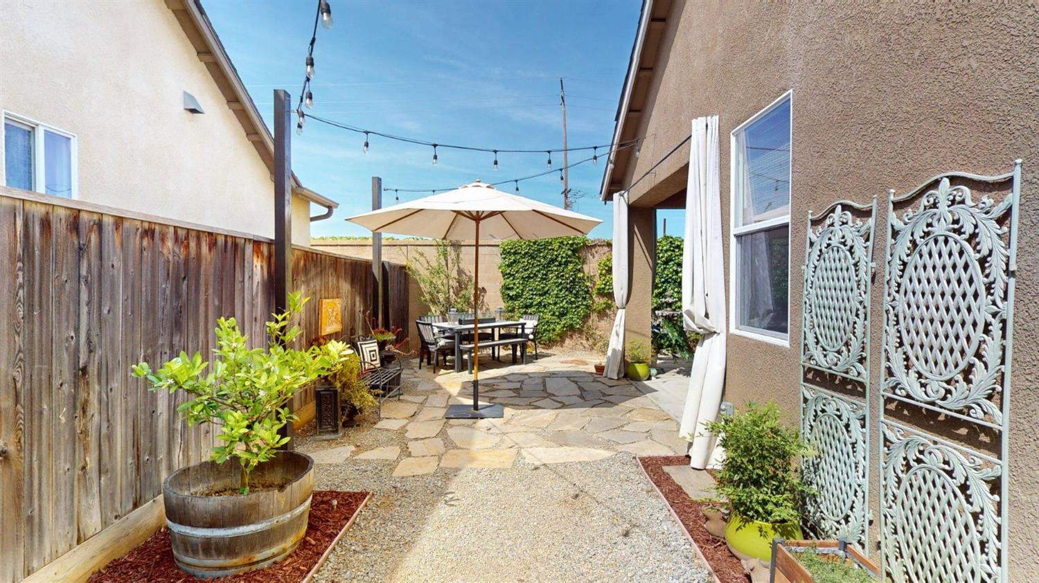 4207 Serena Ln, Clovis, CA 93619