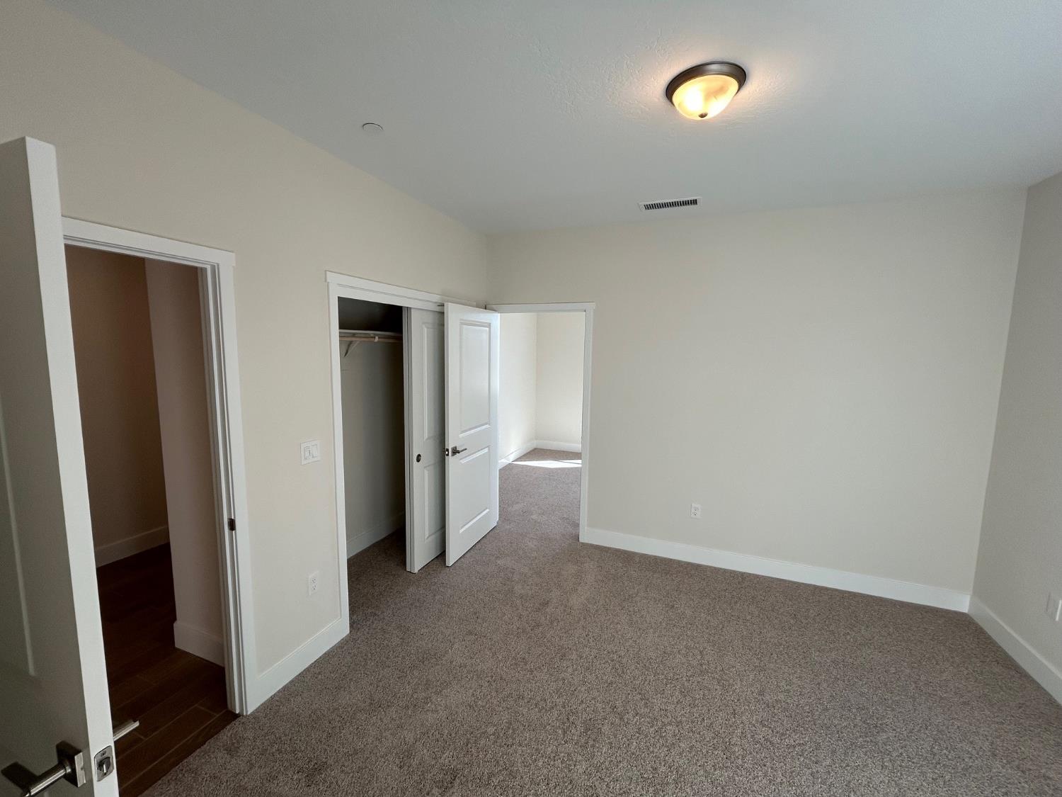 2822 E Corteza Dr, Fresno, CA 93730