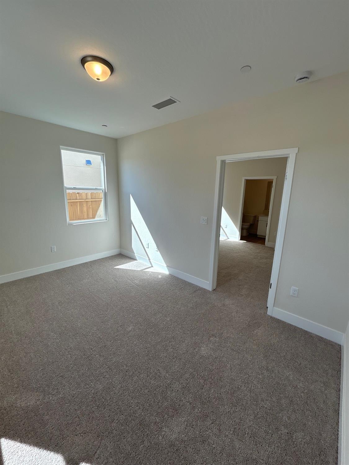 2822 E Corteza Dr, Fresno, CA 93730