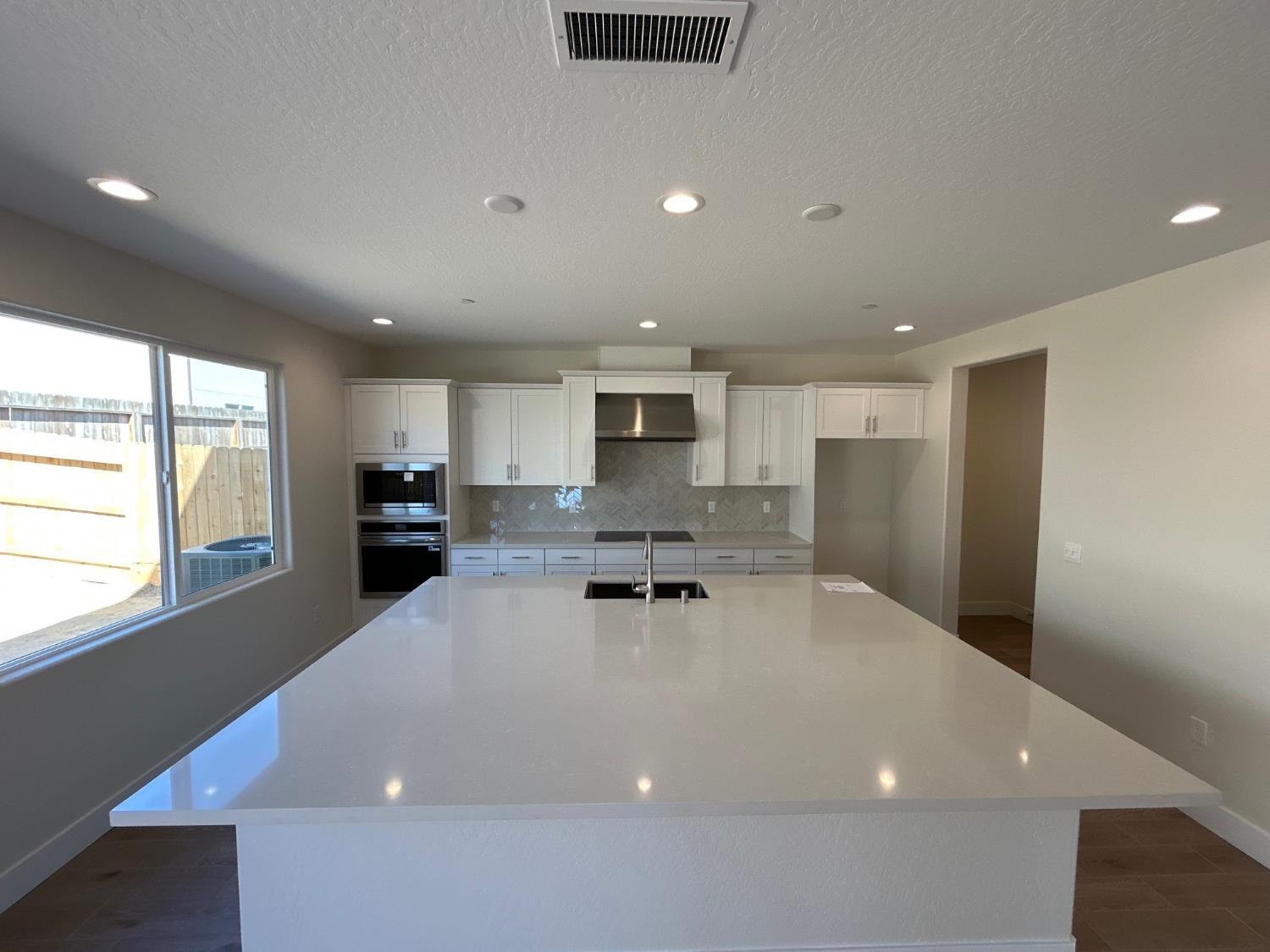 2822 E Corteza Dr, Fresno, CA 93730