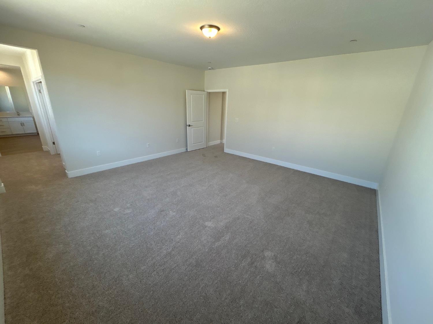 2822 E Corteza Dr, Fresno, CA 93730