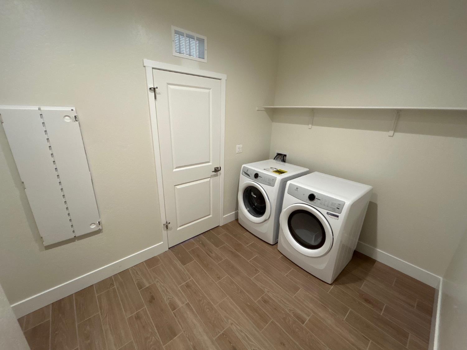 2822 E Corteza Dr, Fresno, CA 93730