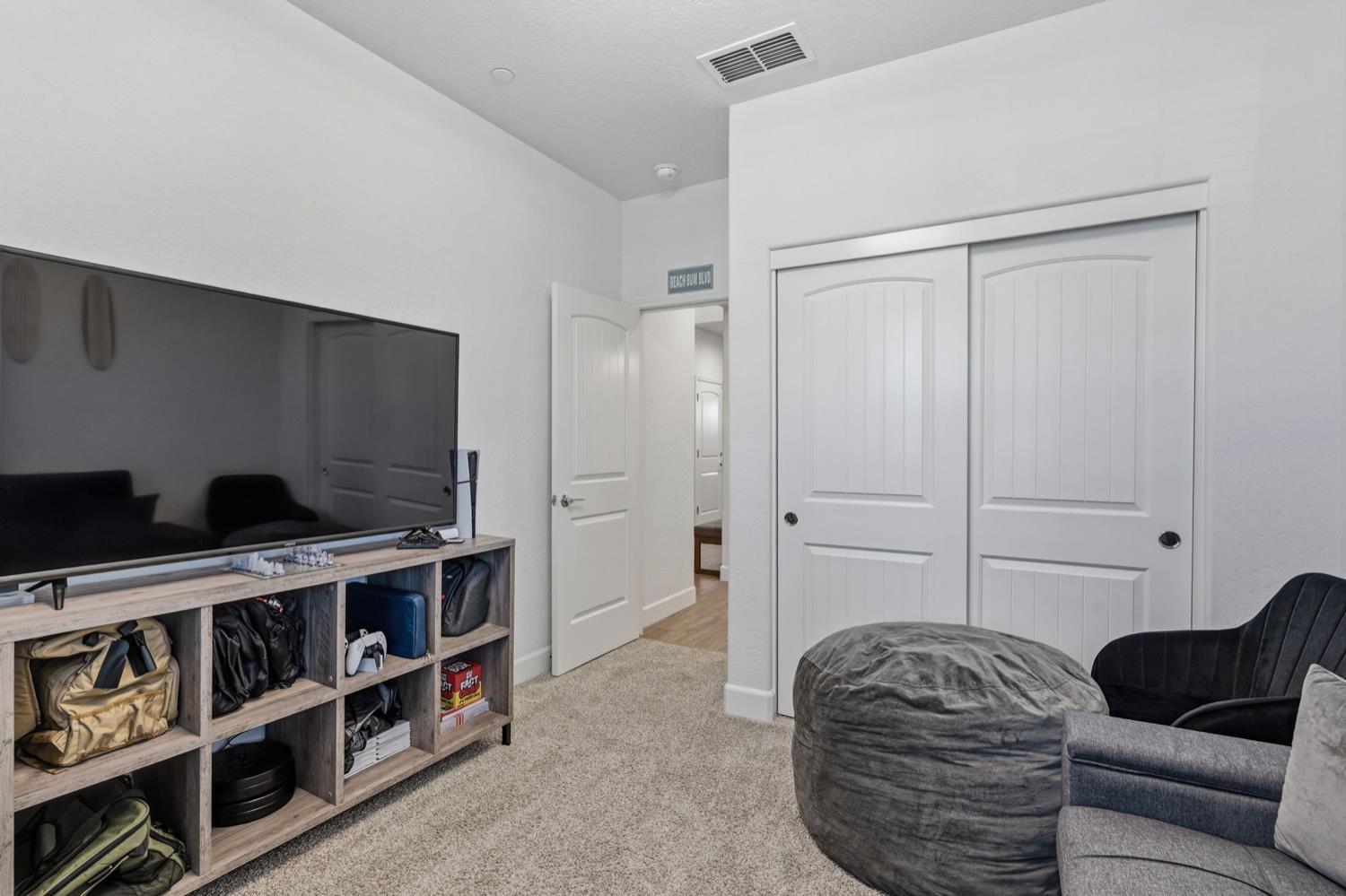 398 Atlantica Dr S, Madera, CA 93636