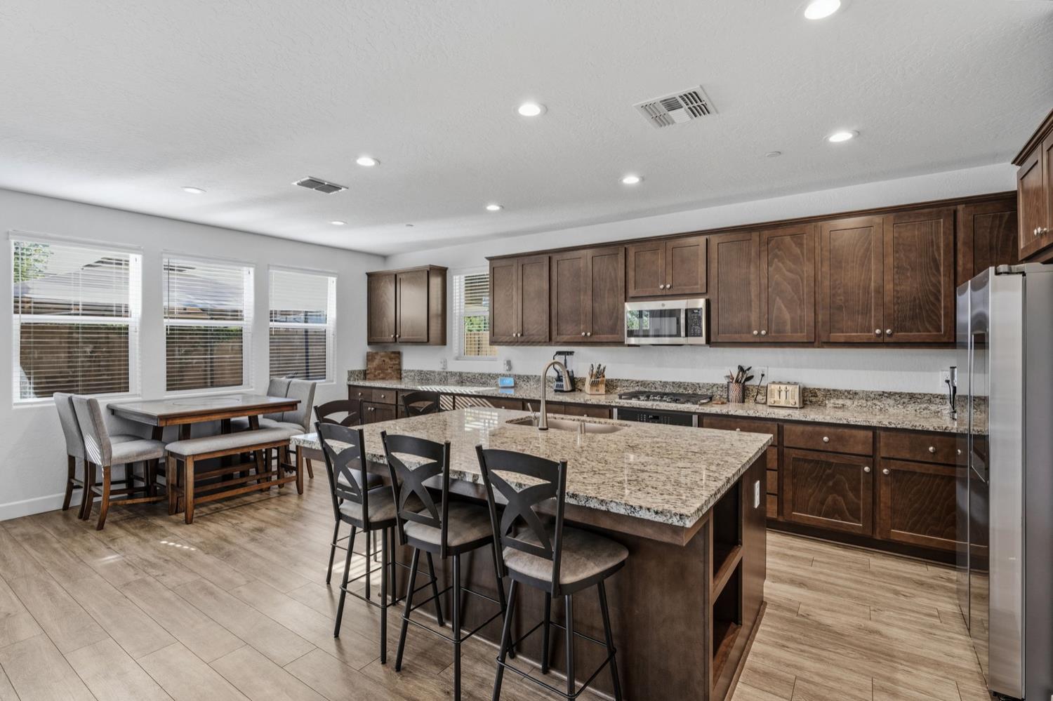 398 Atlantica Dr S, Madera, CA 93636