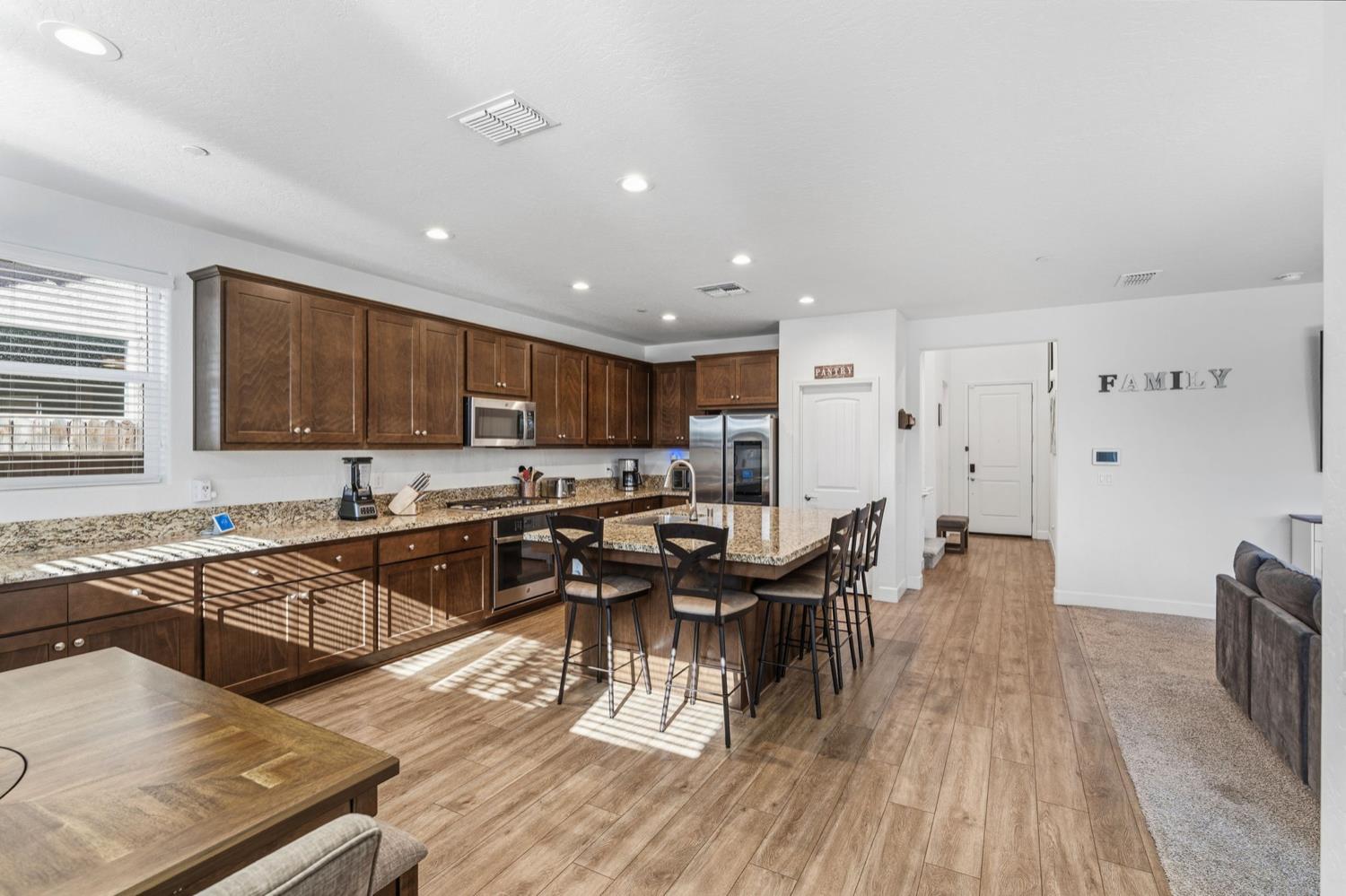 398 Atlantica Dr S, Madera, CA 93636